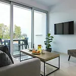Phaedrus Living - Seaside Executive Flat Harbour 201 *