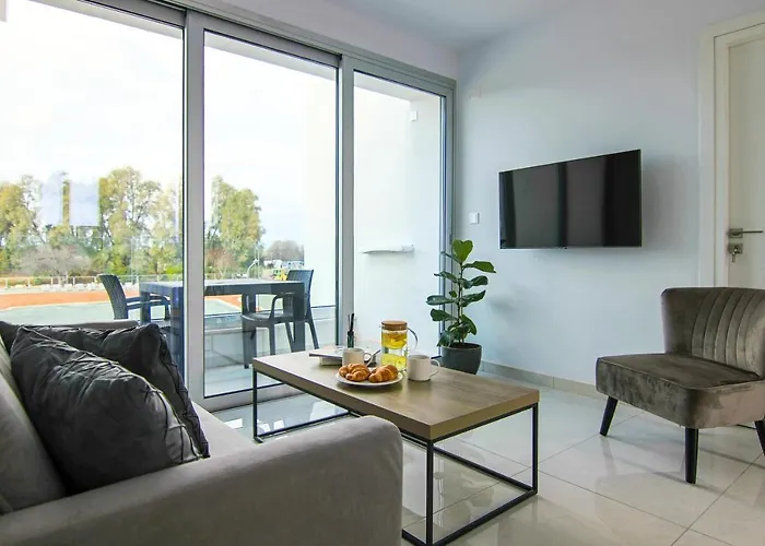 Phaedrus Living - Seaside Executive Flat Harbour 201 *