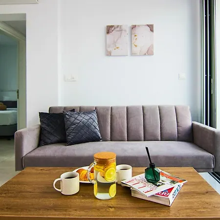 Phaedrus Living - Seaside Executive Flat Harbour 201