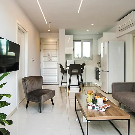 Phaedrus Living - Seaside Executive Flat Harbour 201 Apartament Paphos