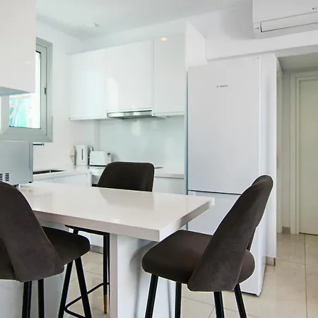 Phaedrus Living - Seaside Executive Flat Harbour 201 Apartament Paphos